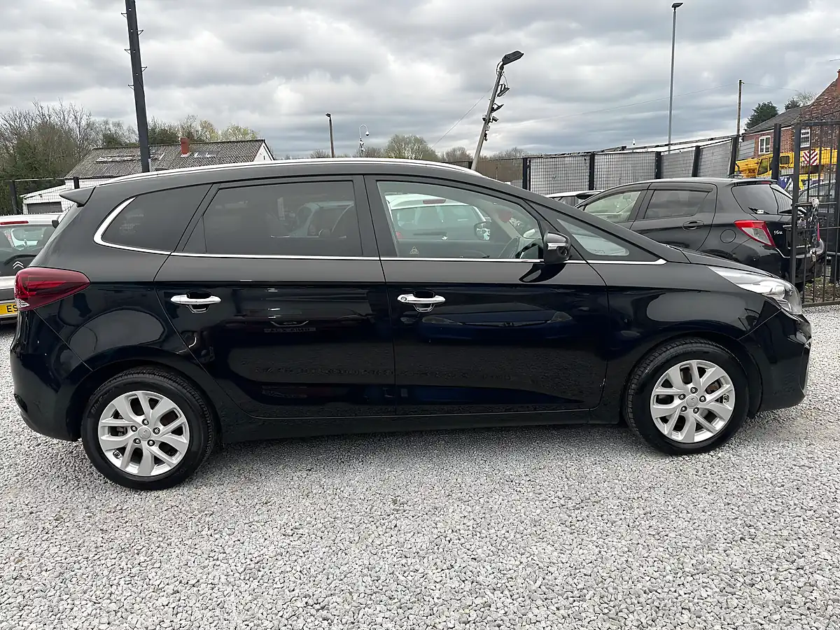 Used 2018 Kia Carens 2 Black - Interior and Exterior details 4
