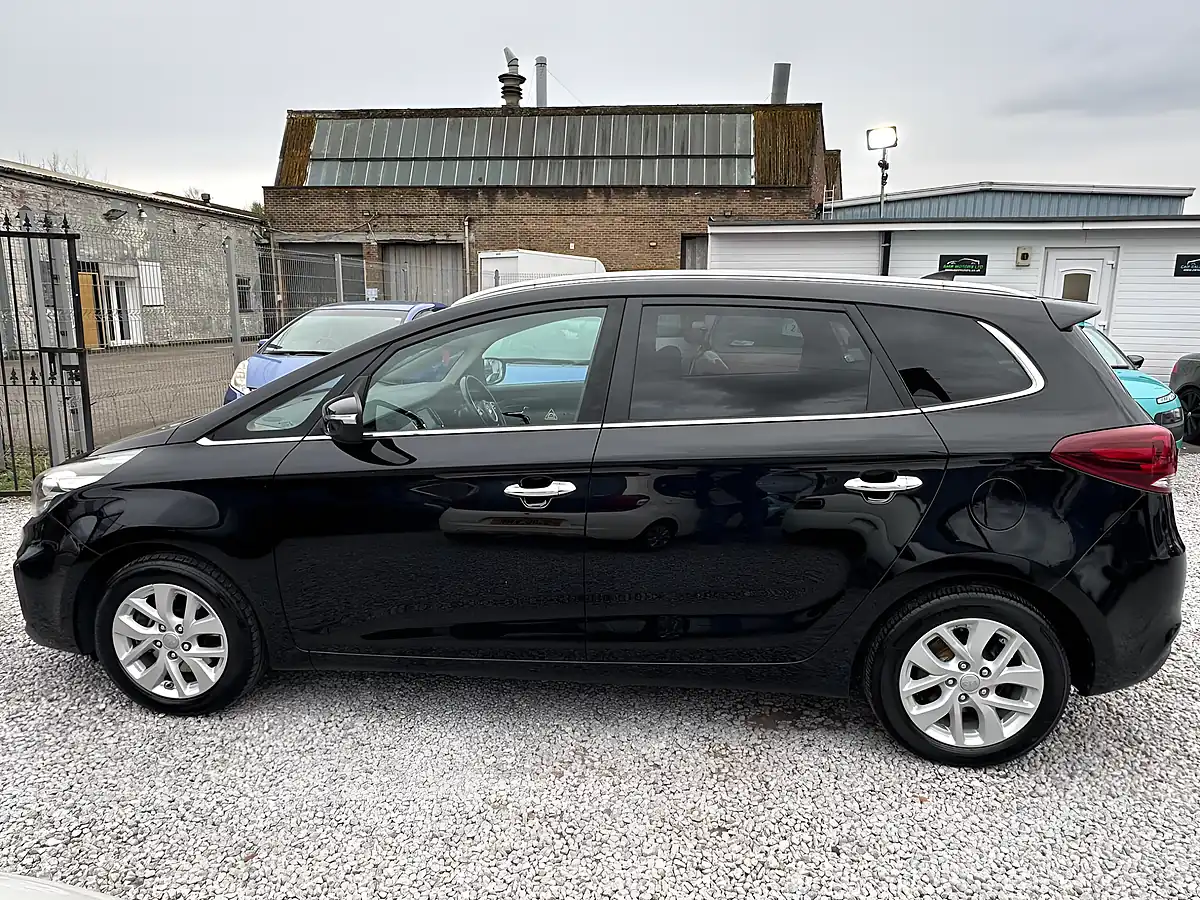 Used 2018 Kia Carens 2 Black - Interior and Exterior details 5