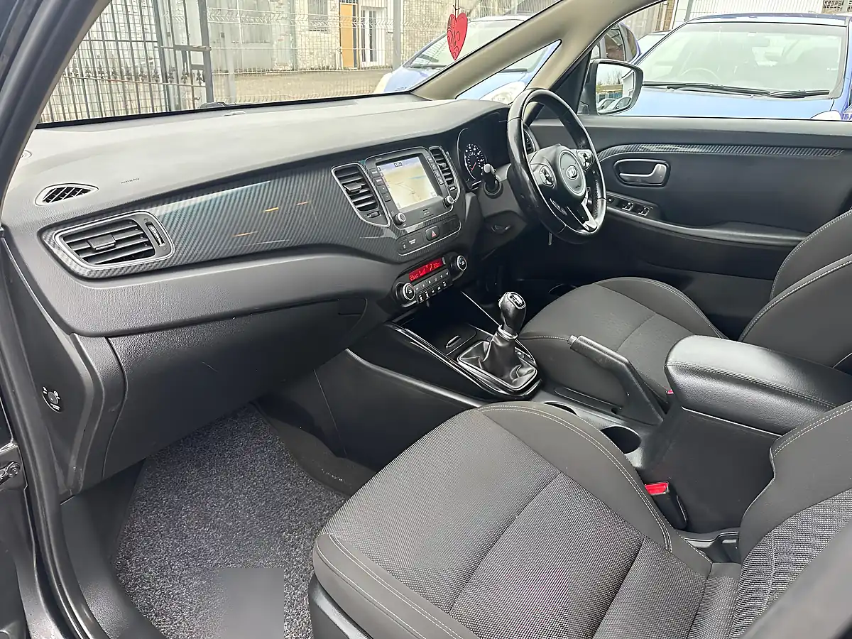 Used 2018 Kia Carens 2 Black - Interior and Exterior details 9
