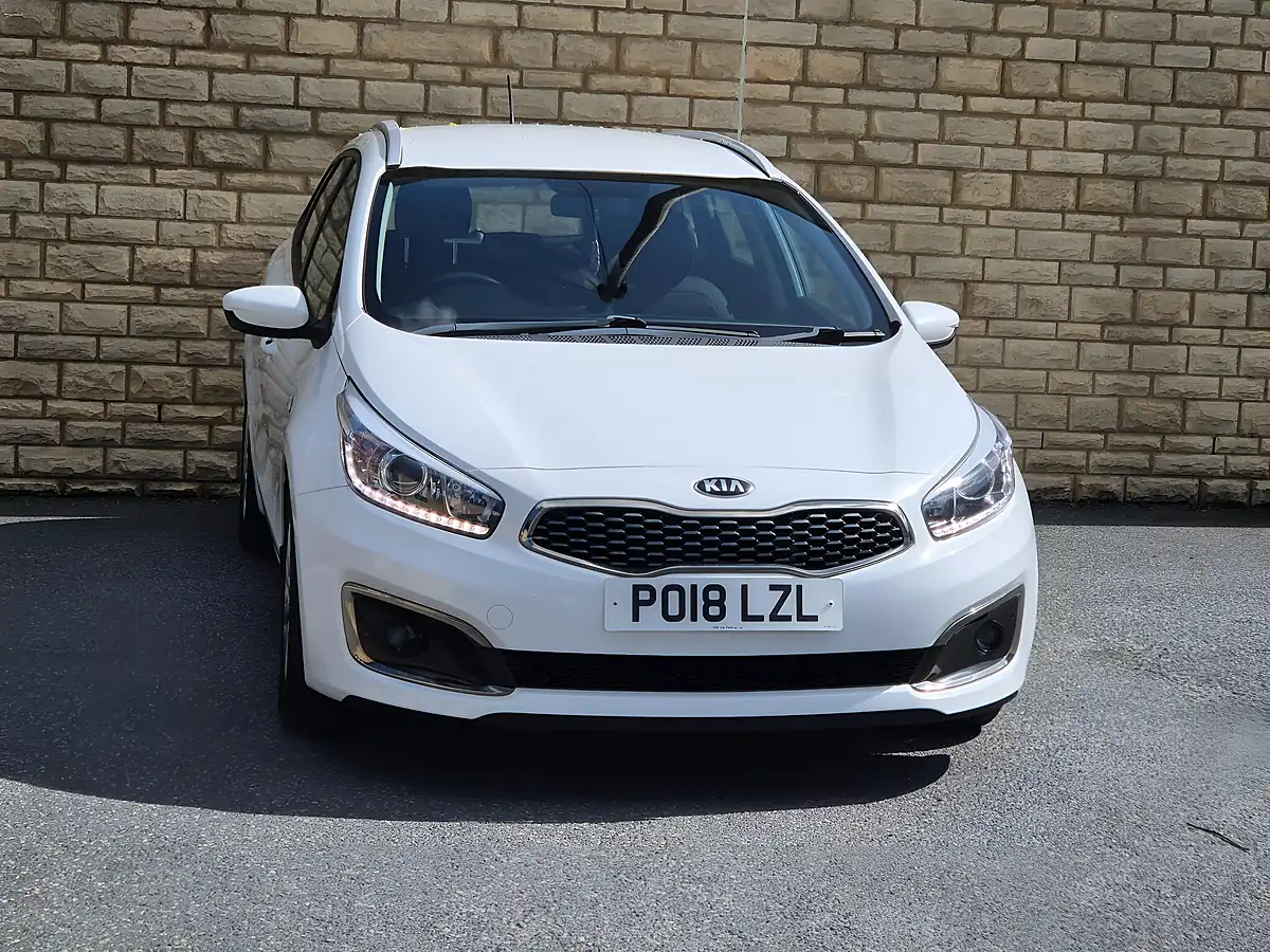 Used 2018 Kia Ceed 1 Sportswagon White - Interior and Exterior details 11