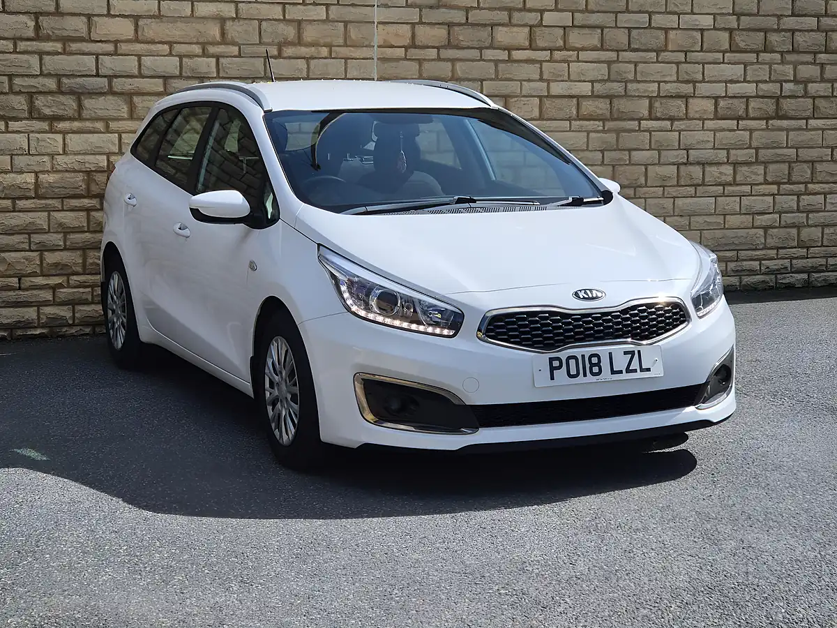 Used 2018 Kia Ceed 1 Sportswagon White - Interior and Exterior details 13