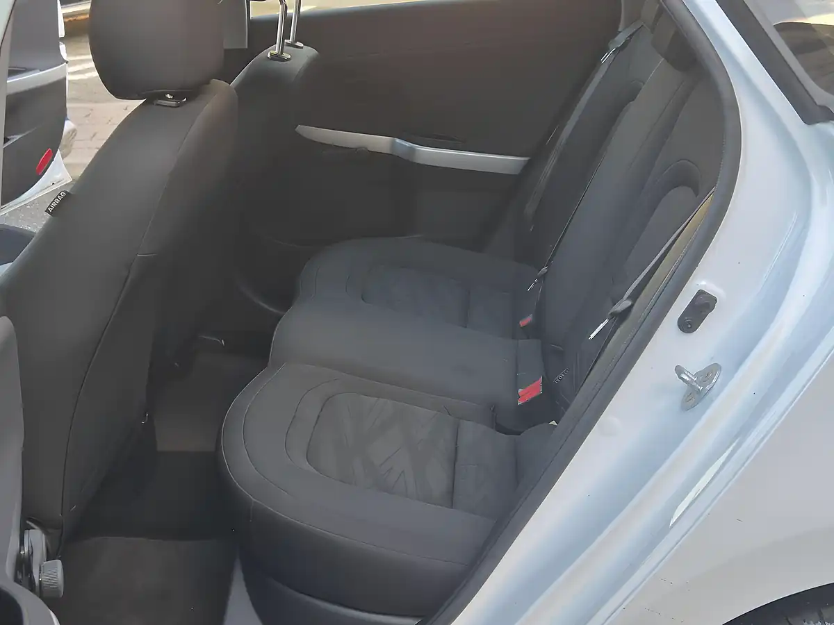 Used 2018 Kia Ceed 1 Sportswagon White - Interior and Exterior details 14