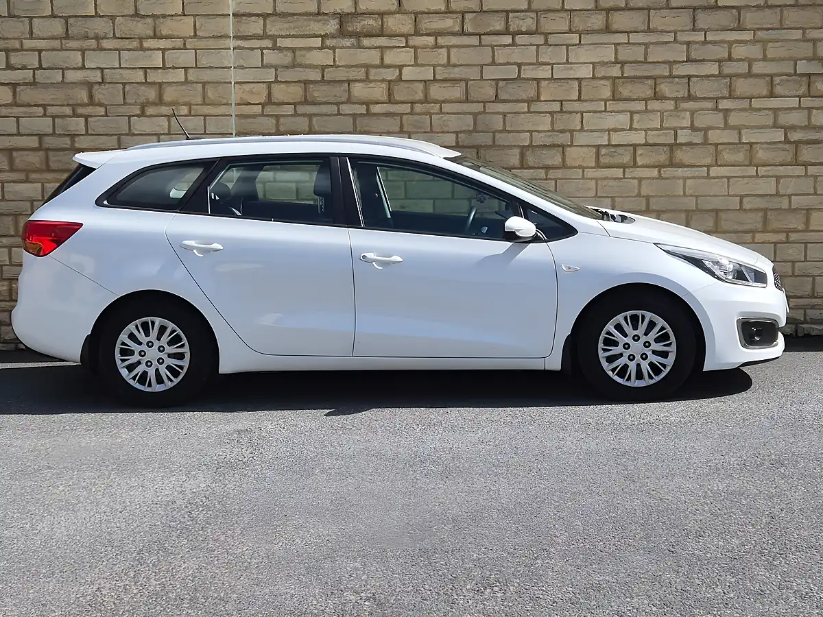Used 2018 Kia Ceed 1 Sportswagon White - Interior and Exterior details 17