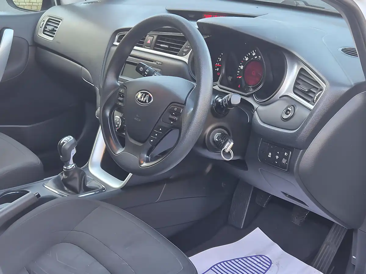 Used 2018 Kia Ceed 1 Sportswagon White - Interior and Exterior details 4