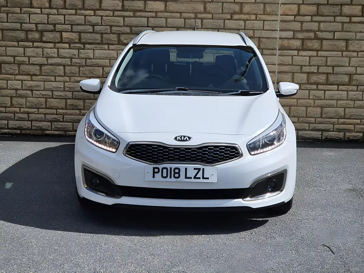 Used 2018 Kia Ceed 1 Sportswagon White - Interior and Exterior details 9