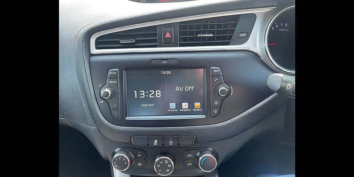 Used 2018 Kia Ceed 2 Black - Interior and Exterior details 14