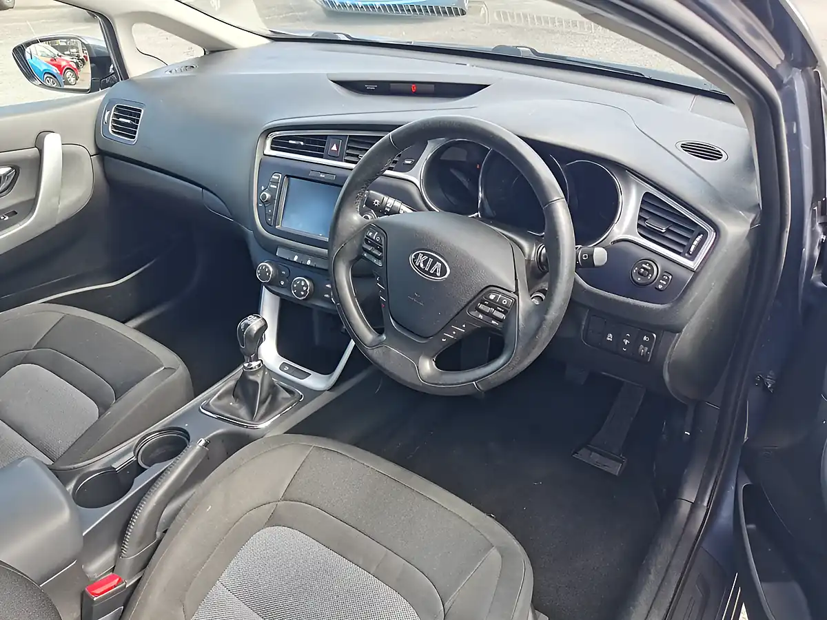 Used 2018 Kia Ceed 2 Blue - Interior and Exterior details 7
