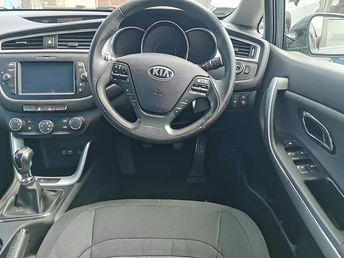 Used 2018 Kia Ceed 2 Blue - Interior and Exterior details 8