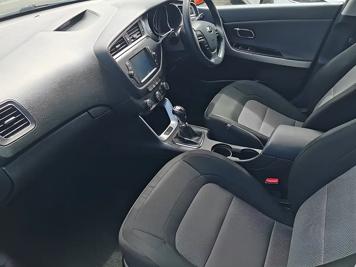 Used 2018 Kia Ceed 2 Blue - Interior and Exterior details 9