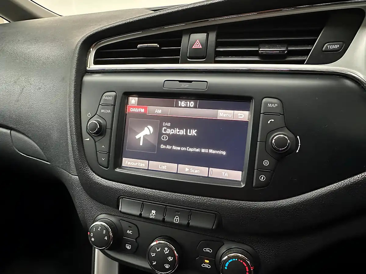 Used 2018 Kia Ceed 2 Silver - Interior and Exterior details 12