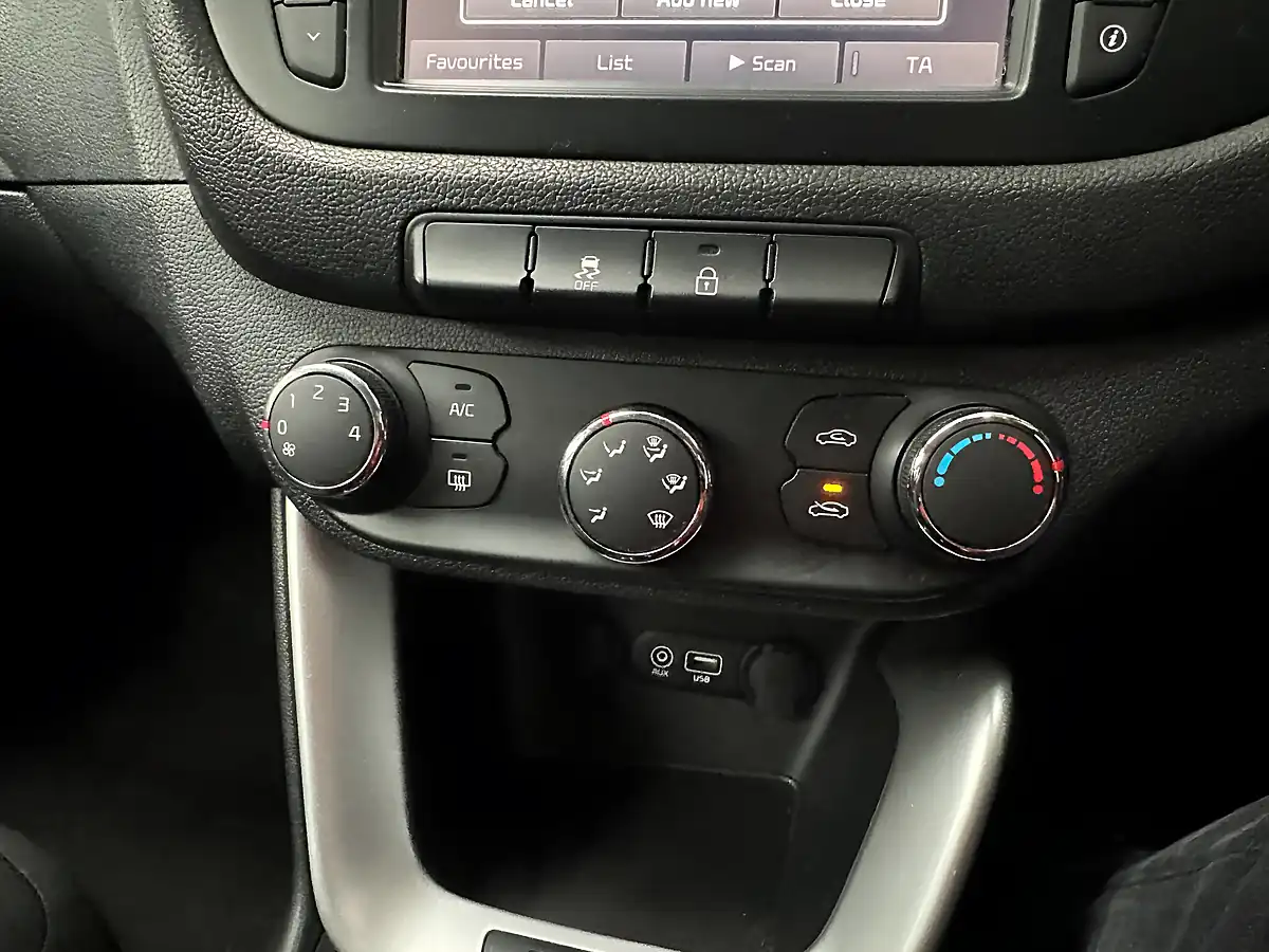 Used 2018 Kia Ceed 2 Silver - Interior and Exterior details 14