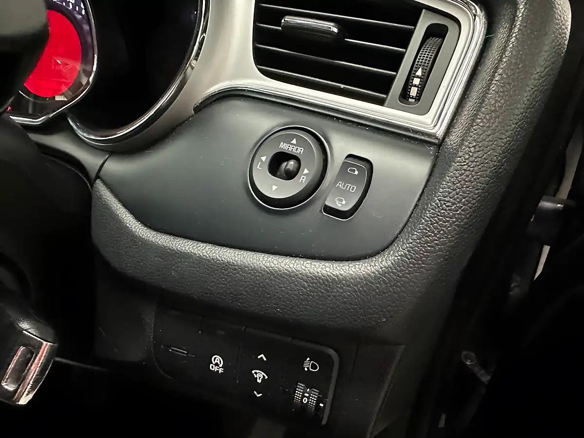 Used 2018 Kia Ceed 2 Silver - Interior and Exterior details 18