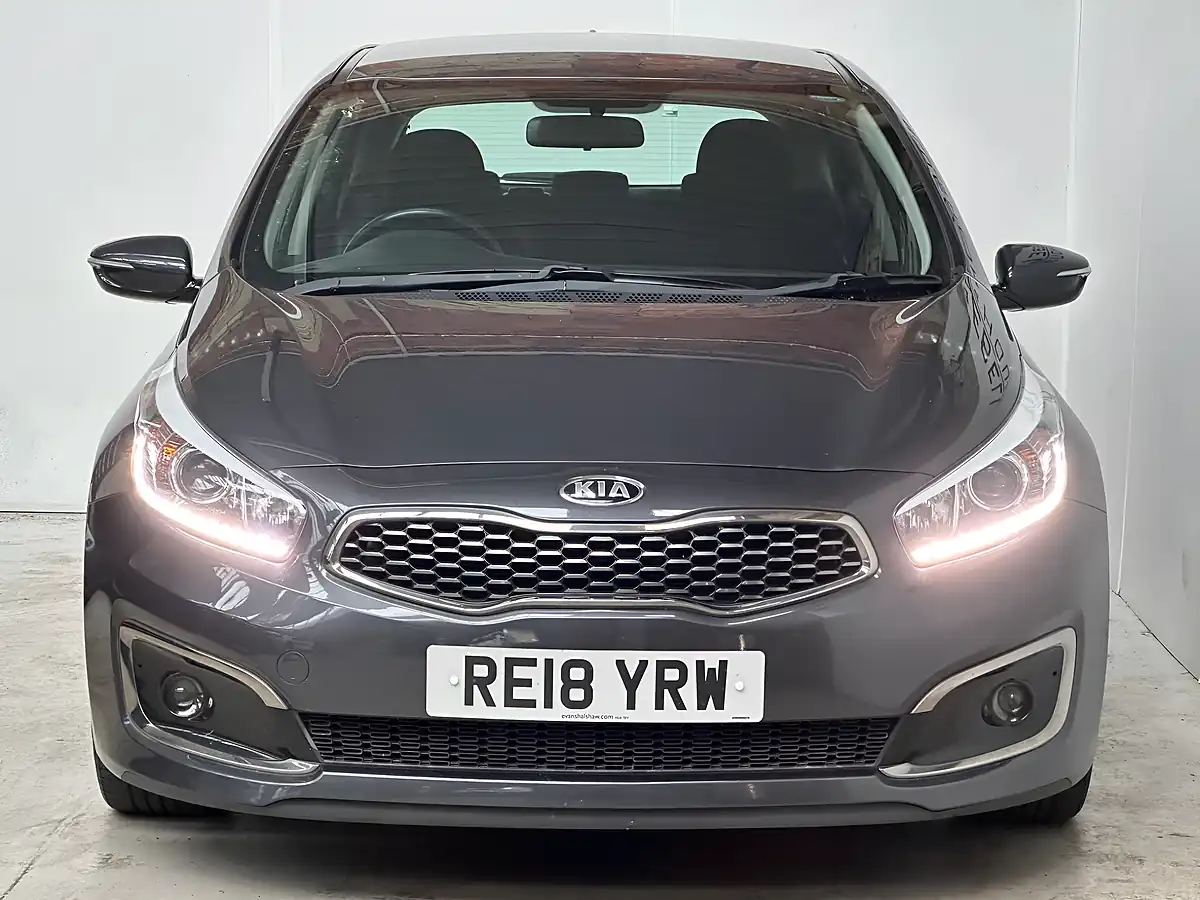 Used 2018 Kia Ceed 2 Silver - Interior and Exterior details 2
