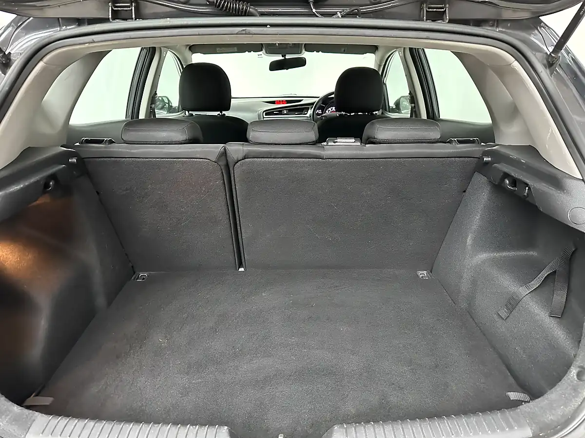 Used 2018 Kia Ceed 2 Silver - Interior and Exterior details 20