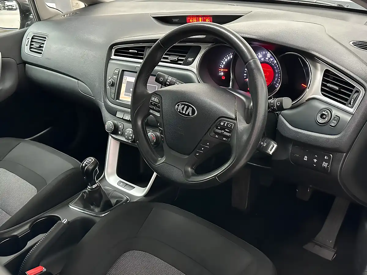 Used 2018 Kia Ceed 2 Silver - Interior and Exterior details 4