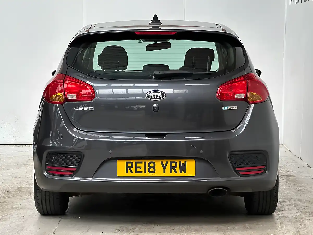Used 2018 Kia Ceed 2 Silver - Interior and Exterior details 6