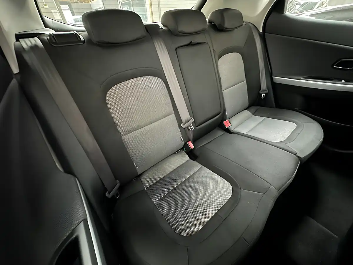 Used 2018 Kia Ceed 2 Silver - Interior and Exterior details 8