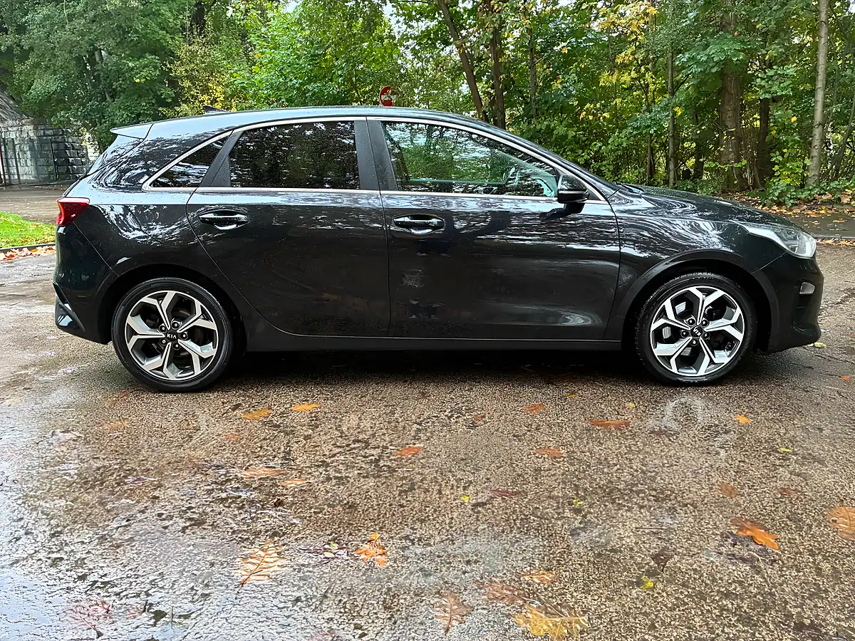 Used 2018 Kia Ceed 3 Black - Interior and Exterior details 4