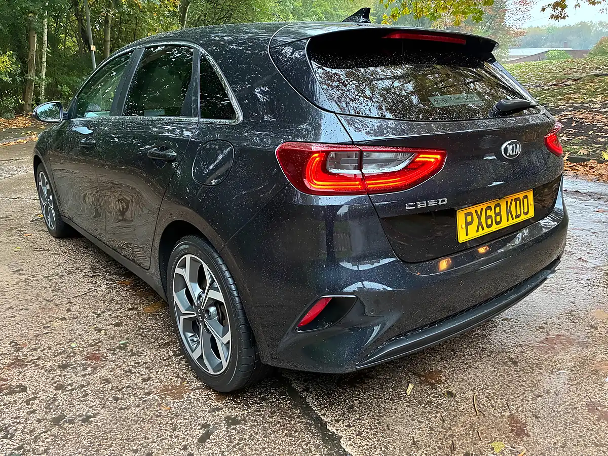 Used 2018 Kia Ceed 3 Black - Interior and Exterior details 8