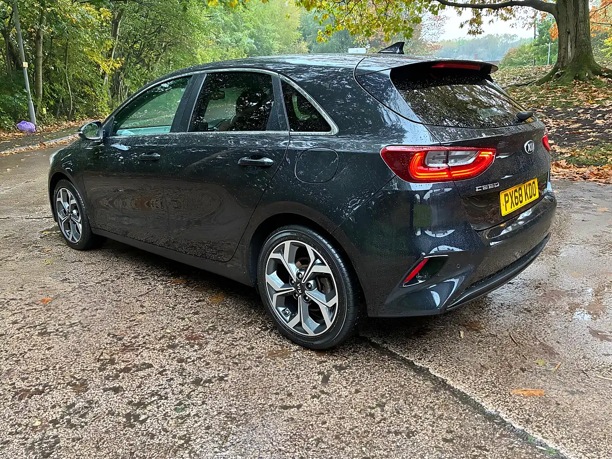 Used 2018 Kia Ceed 3 Black - Interior and Exterior details 9