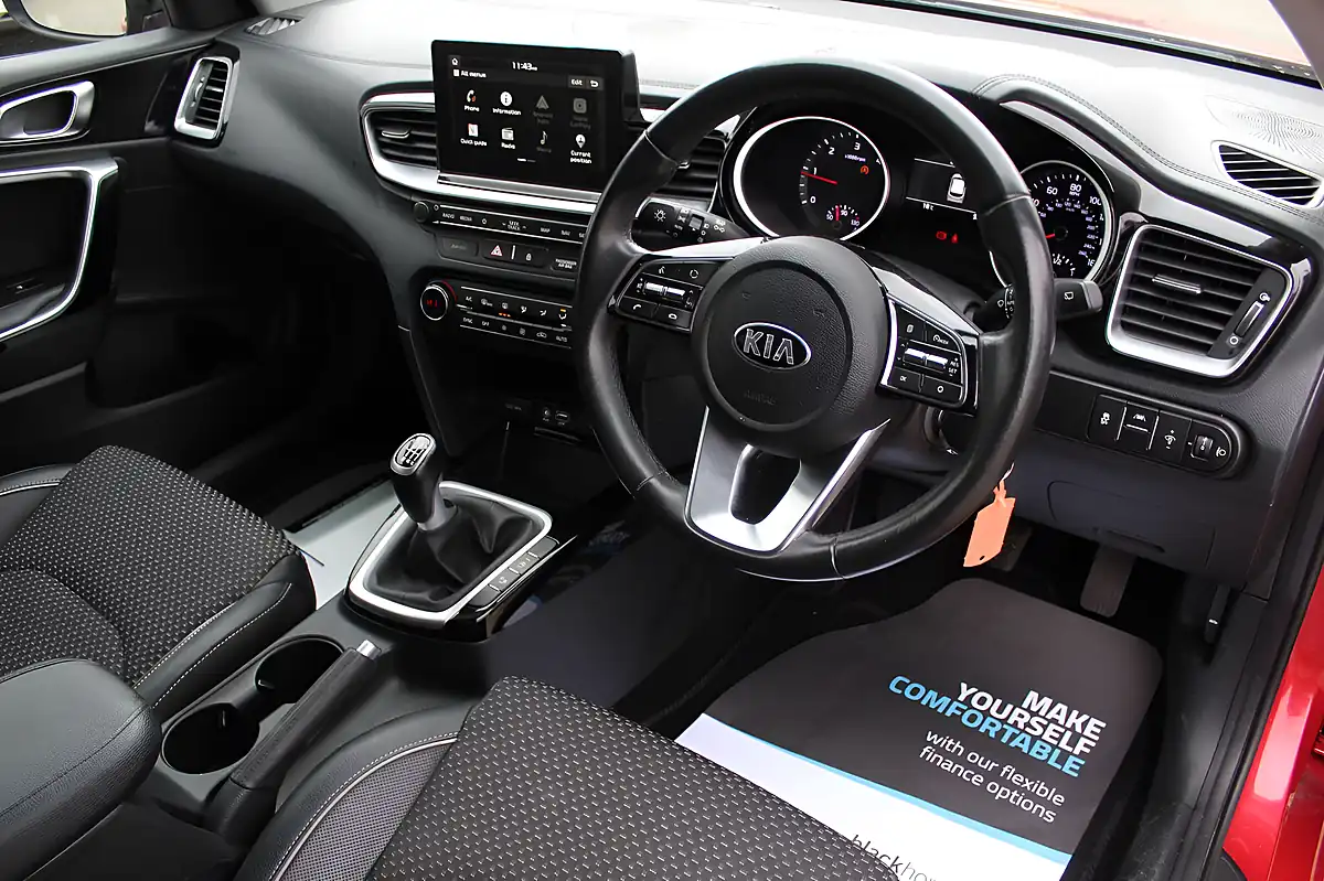 Used 2018 Kia Ceed 3 Sportswagon Red - Interior and Exterior details 12