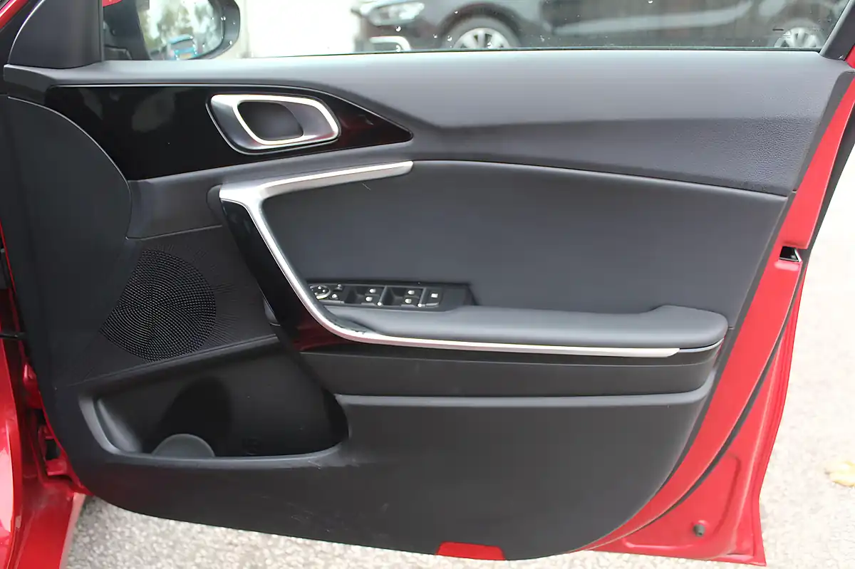Used 2018 Kia Ceed 3 Sportswagon Red - Interior and Exterior details 16