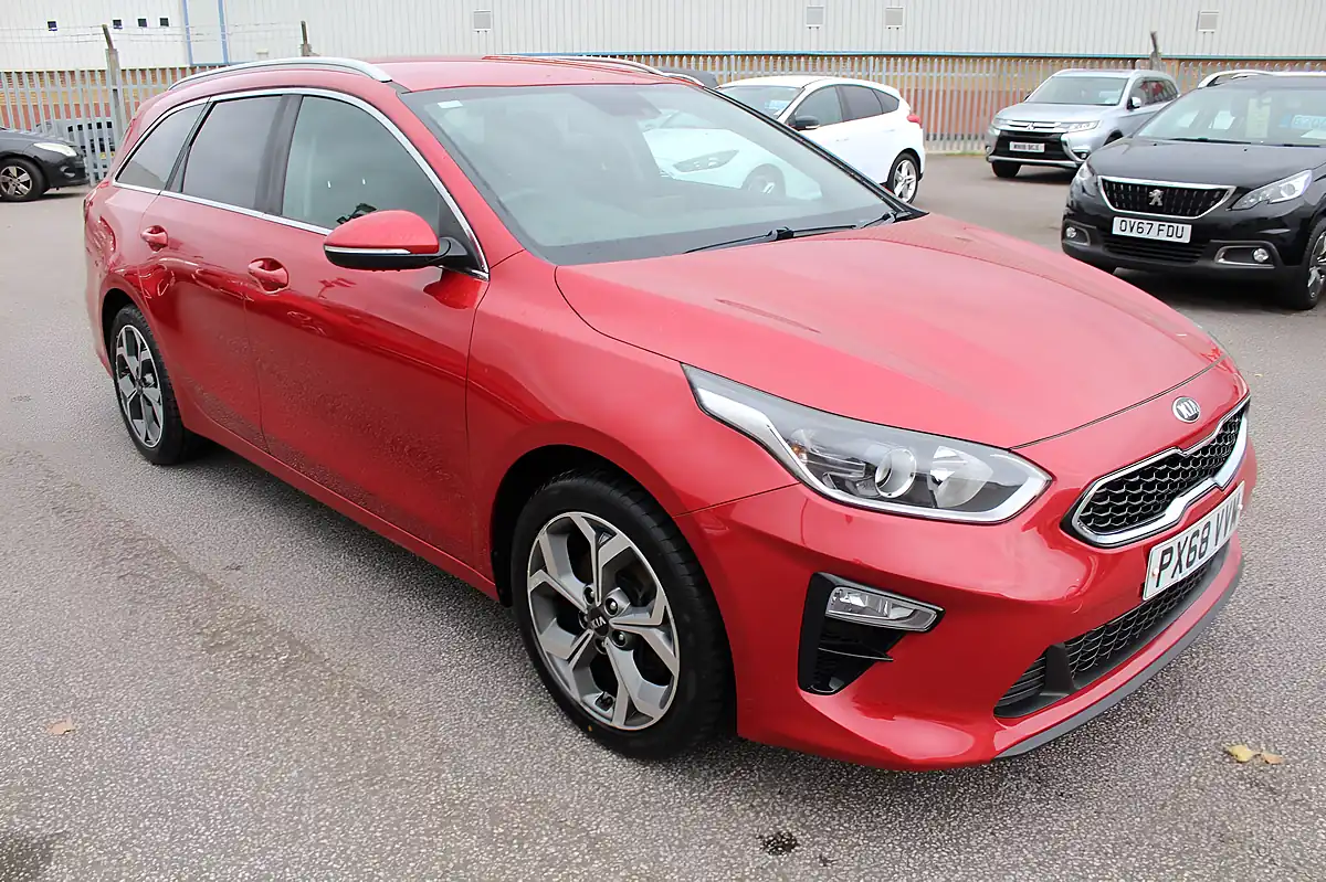 Used 2018 Kia Ceed 3 Sportswagon Red - Interior and Exterior details 2