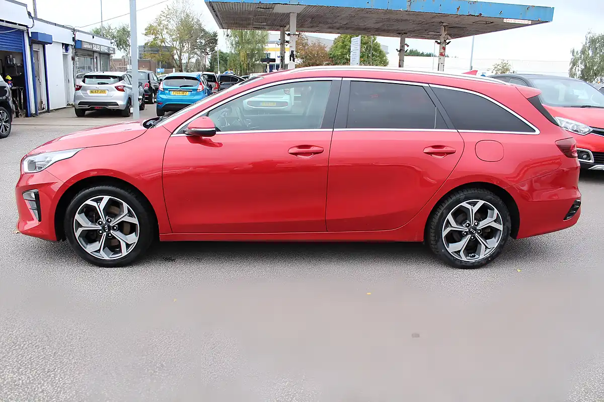 Used 2018 Kia Ceed 3 Sportswagon Red - Interior and Exterior details 7