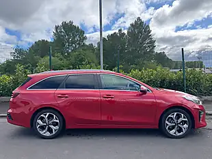 Used 2018 Kia Ceed 3 Sportswagon Red - Interior and Exterior details 2