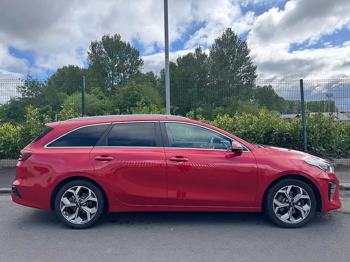 Used 2018 Kia Ceed 3 Sportswagon Red - Interior and Exterior details 2