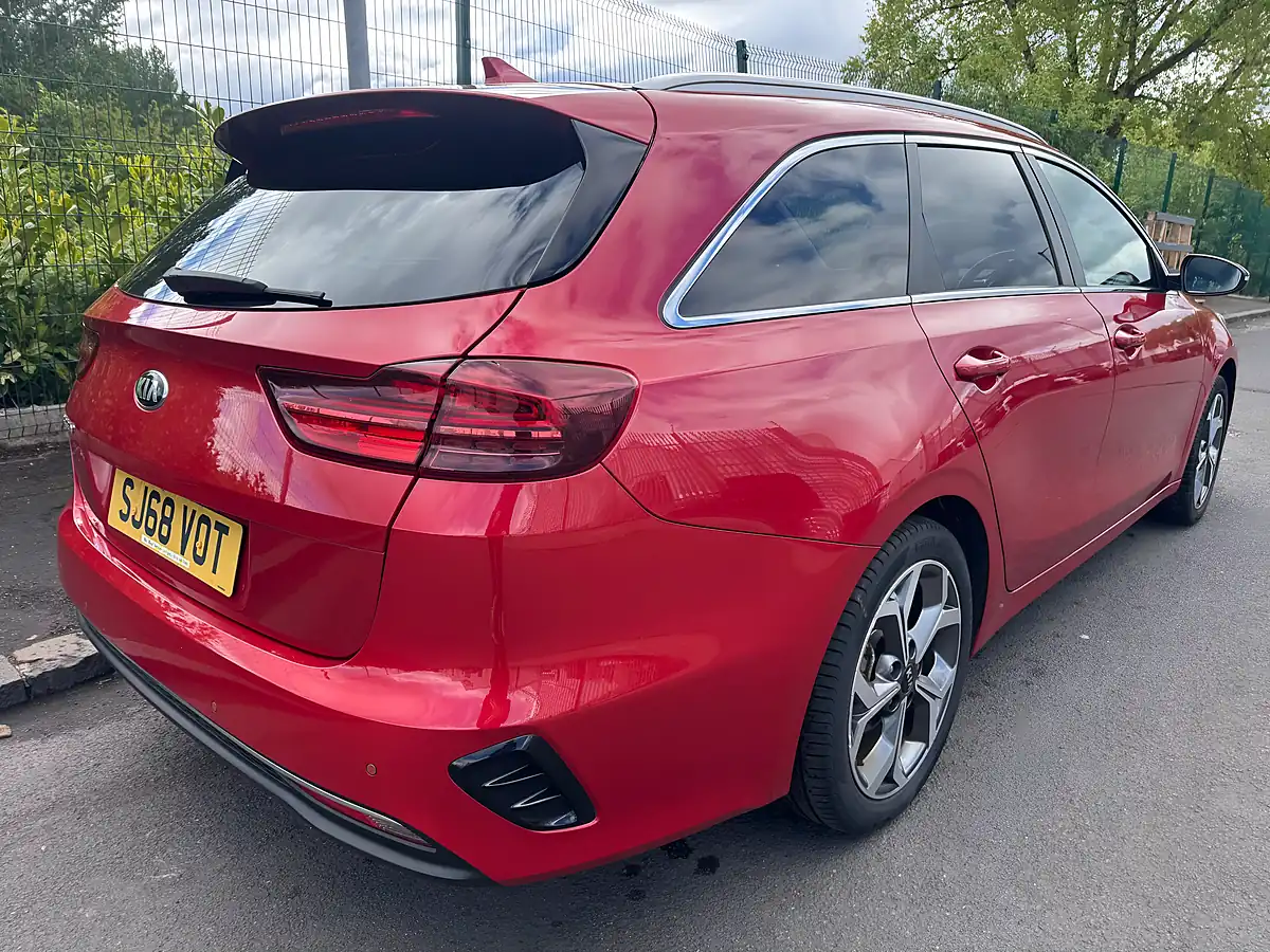 Used 2018 Kia Ceed 3 Sportswagon Red - Interior and Exterior details 3