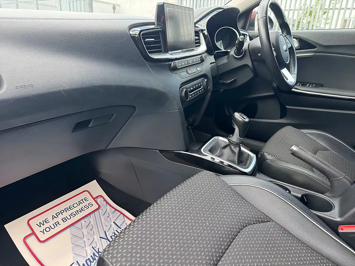 Used 2018 Kia Ceed 3 Sportswagon Red - Interior and Exterior details 4