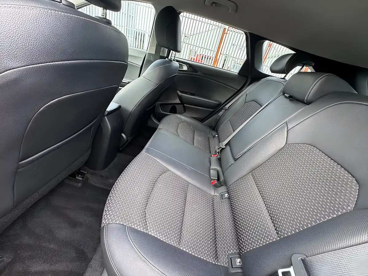 Used 2018 Kia Ceed 3 Sportswagon Red - Interior and Exterior details 6