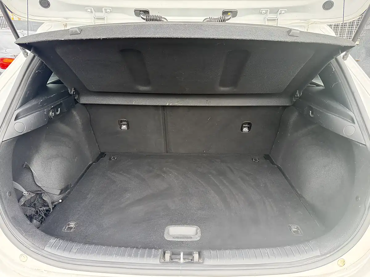 Used 2018 Kia Ceed 3 White - Interior and Exterior details 20
