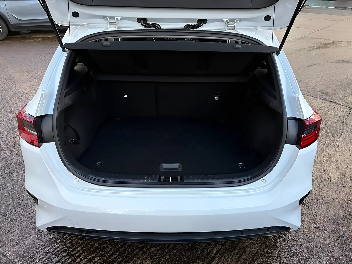 Used 2018 Kia Ceed Eco 2 White - Interior and Exterior details 10