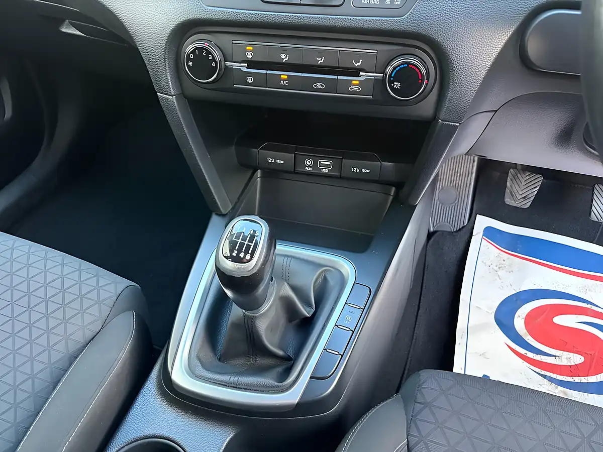 Used 2018 Kia Ceed Eco 2 White - Interior and Exterior details 13