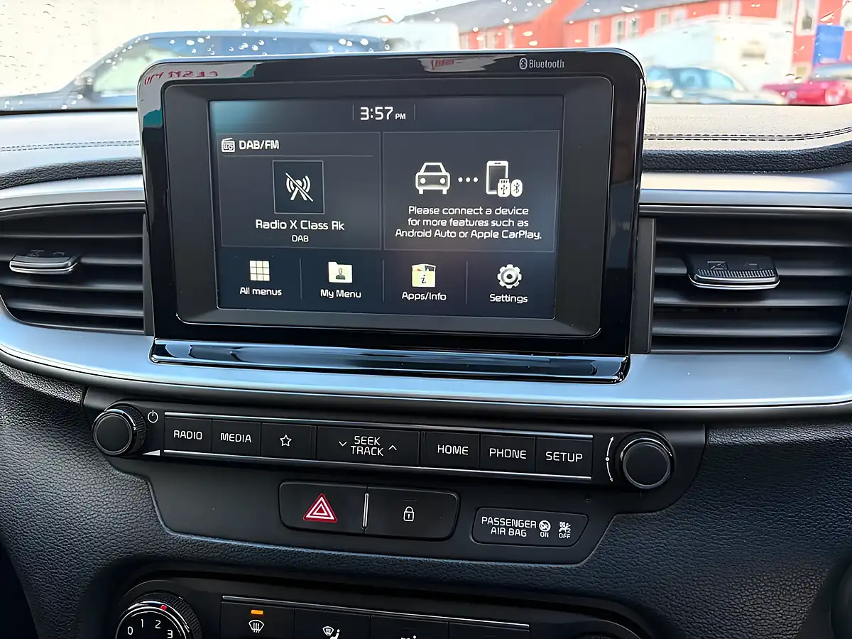 Used 2018 Kia Ceed Eco 2 White - Interior and Exterior details 14
