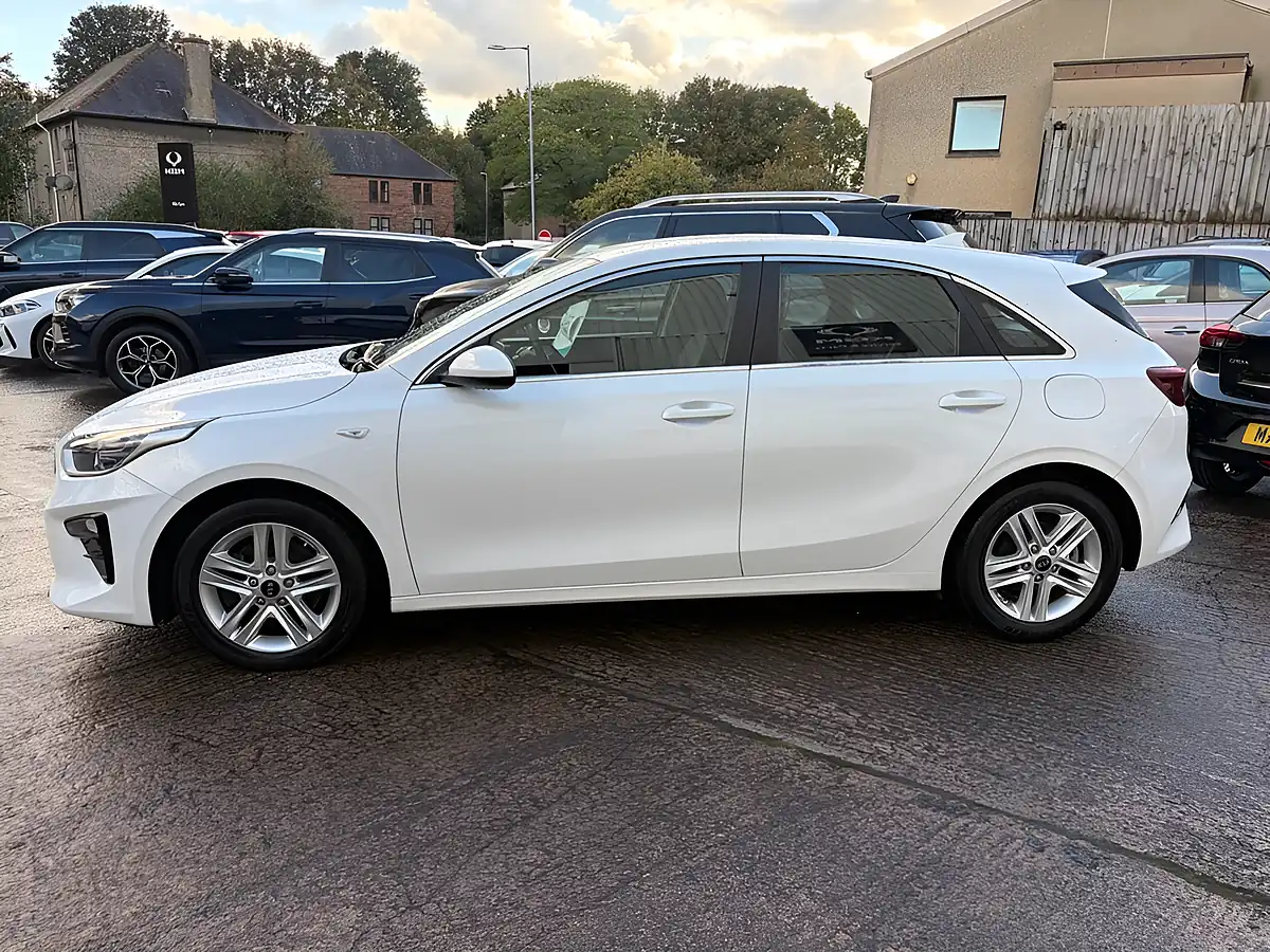Used 2018 Kia Ceed Eco 2 White - Interior and Exterior details 5