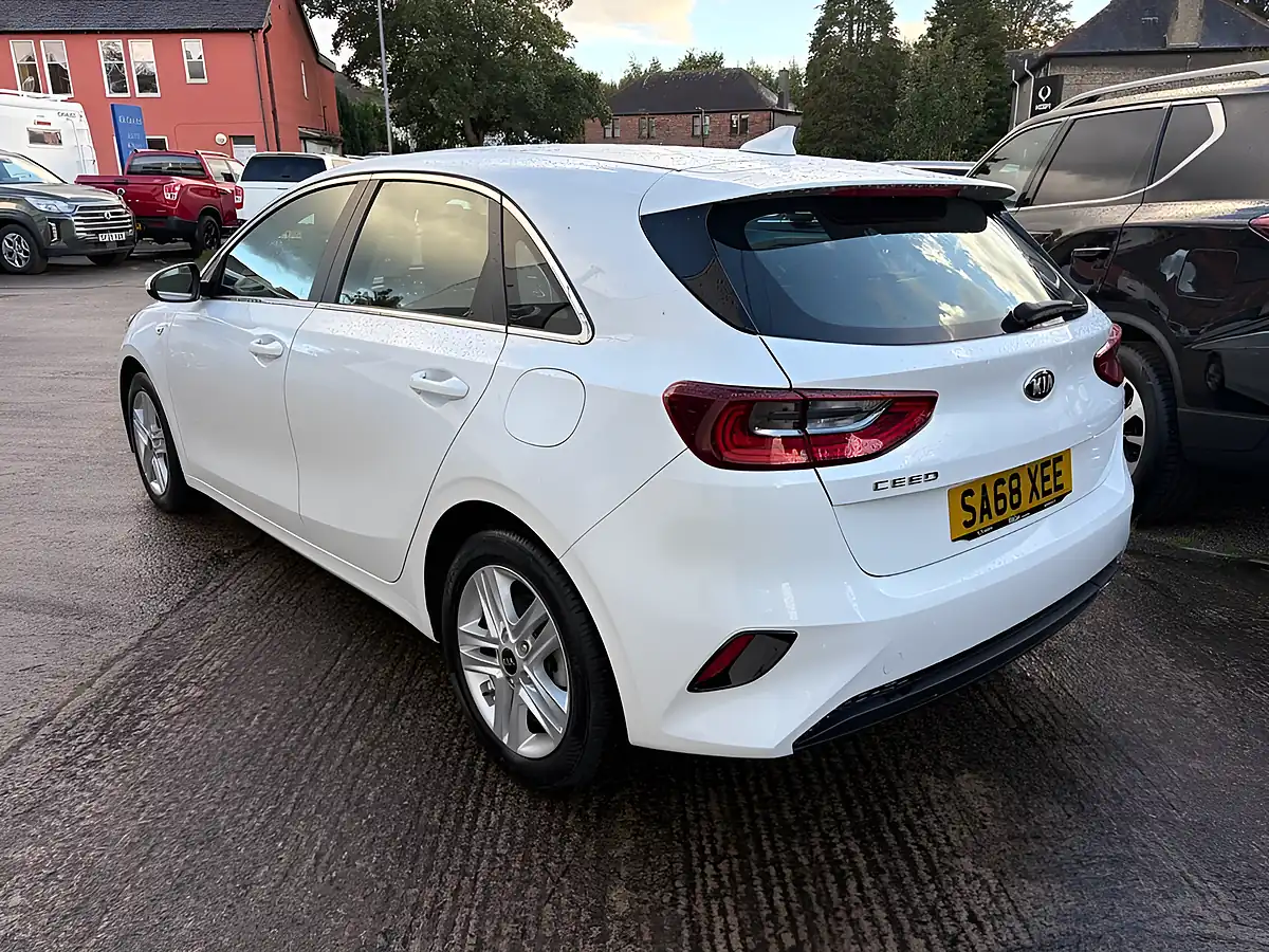 Used 2018 Kia Ceed Eco 2 White - Interior and Exterior details 6