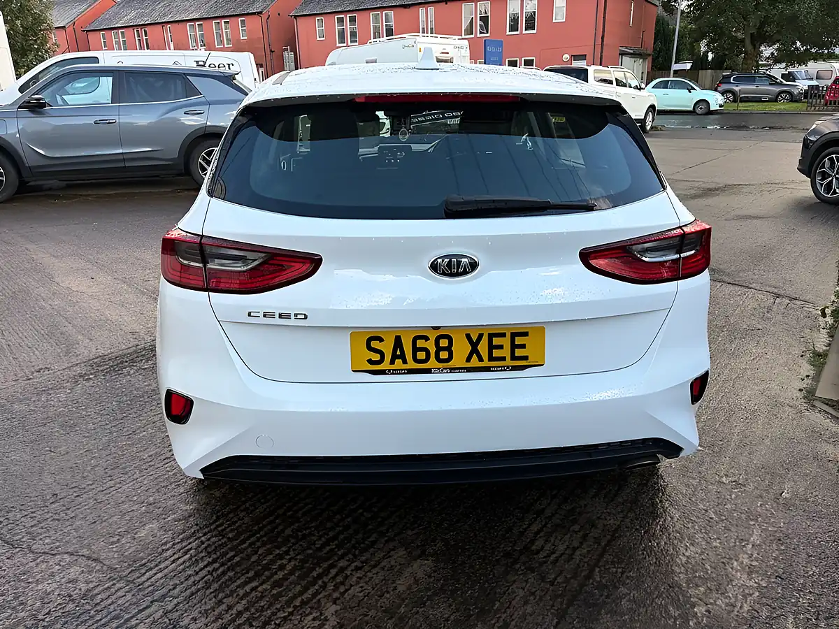 Used 2018 Kia Ceed Eco 2 White - Interior and Exterior details 7