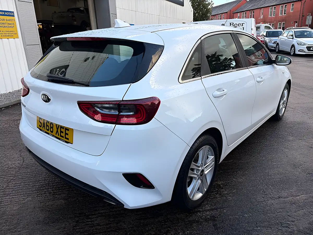 Used 2018 Kia Ceed Eco 2 White - Interior and Exterior details 8