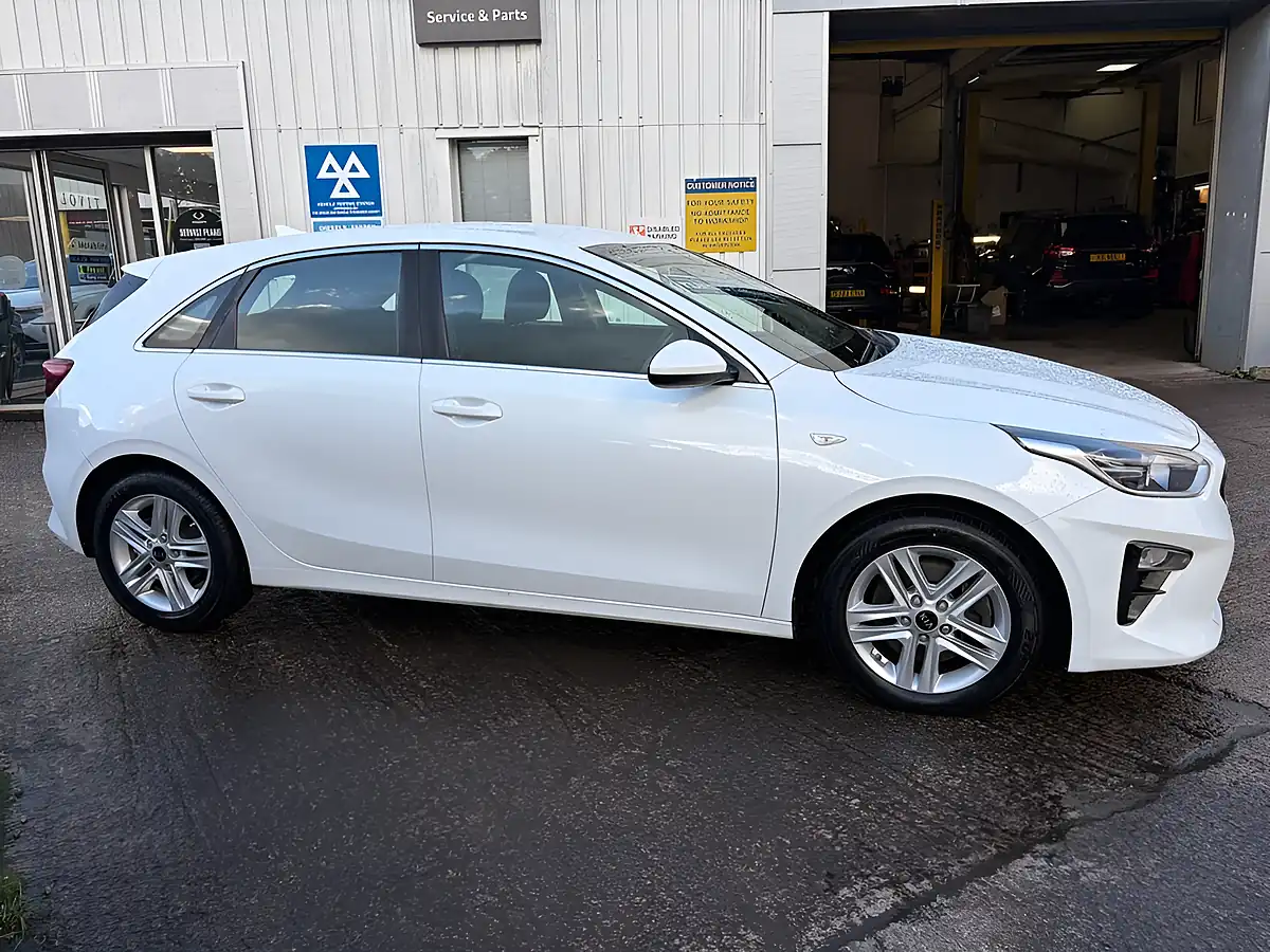 Used 2018 Kia Ceed Eco 2 White - Interior and Exterior details 9