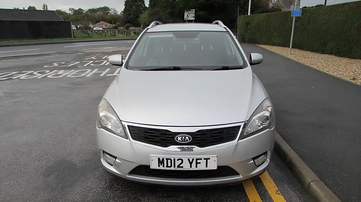 Used 2018 Kia Ceed Ecodynamics 2 Sports Wagon Silver - Interior and Exterior details 2