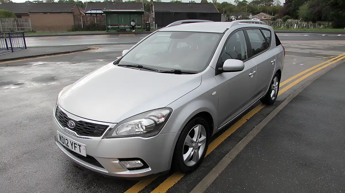 Used 2018 Kia Ceed Ecodynamics 2 Sports Wagon Silver - Interior and Exterior details 3