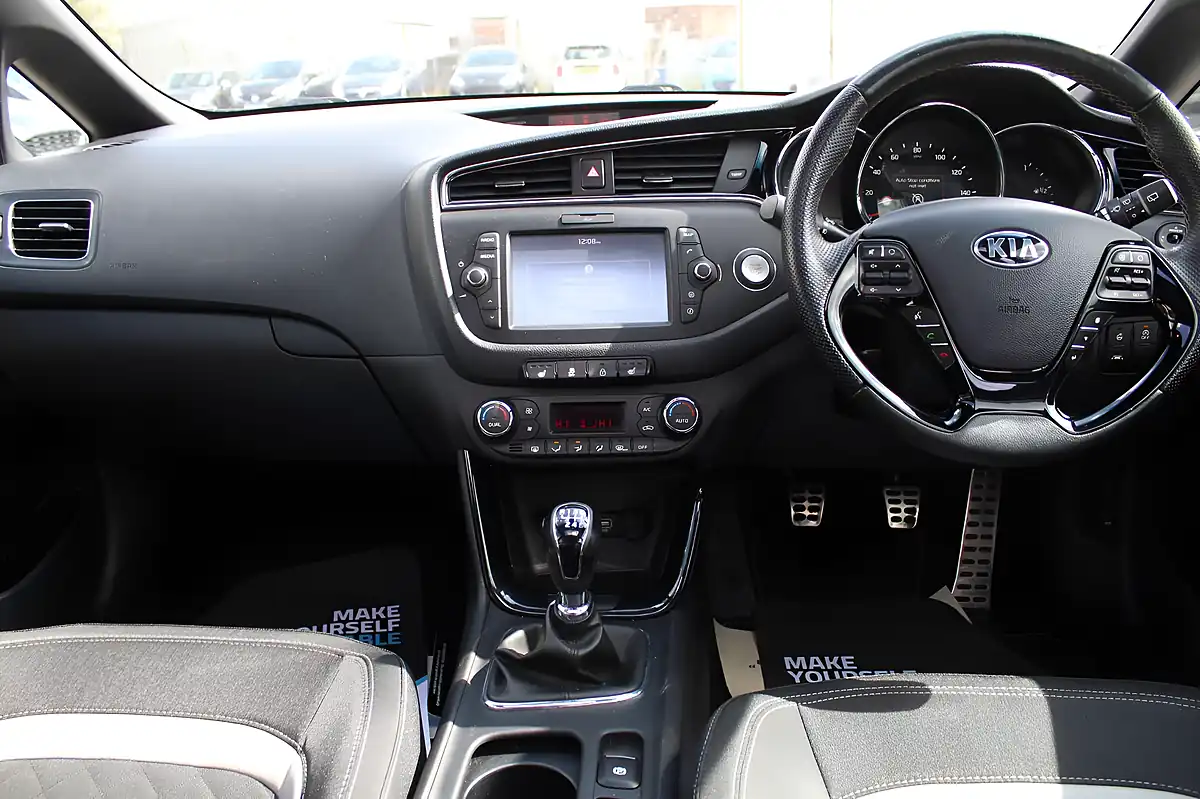 Used 2018 Kia Ceed GT-Line S Silver - Interior and Exterior details 10