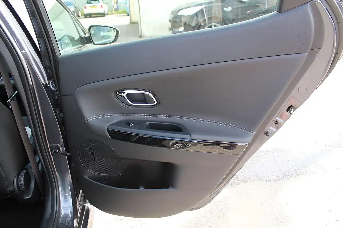 Used 2018 Kia Ceed GT-Line S Silver - Interior and Exterior details 15