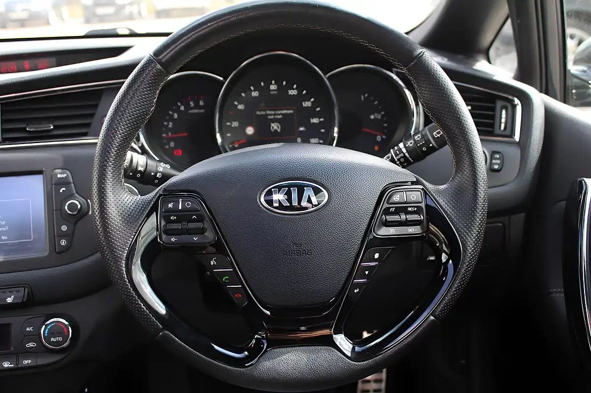 Used 2018 Kia Ceed GT-Line S Silver - Interior and Exterior details 18