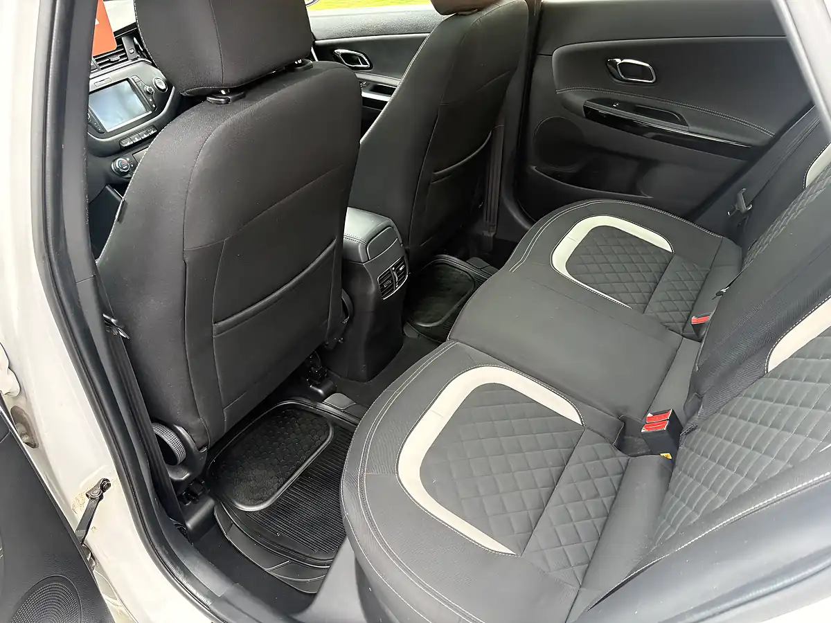 Used 2018 Kia Ceed GT-Line S White - Interior and Exterior details 16
