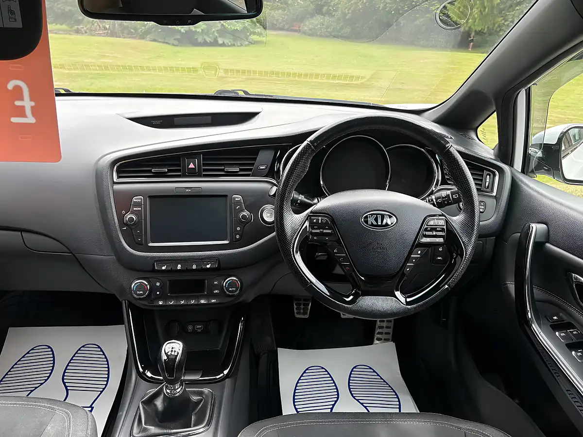 Used 2018 Kia Ceed GT-Line S White - Interior and Exterior details 7