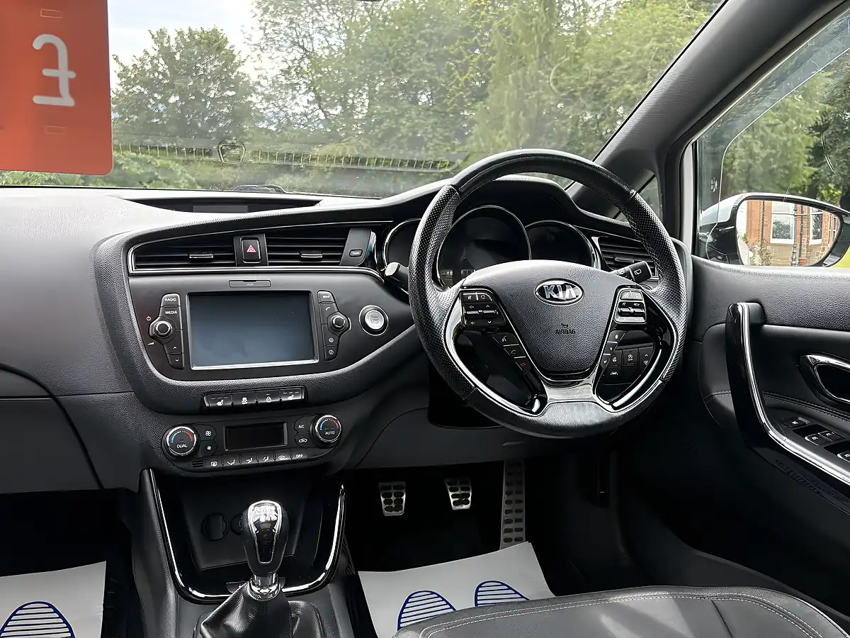 Used 2018 Kia Ceed GT-Line S White - Interior and Exterior details 8